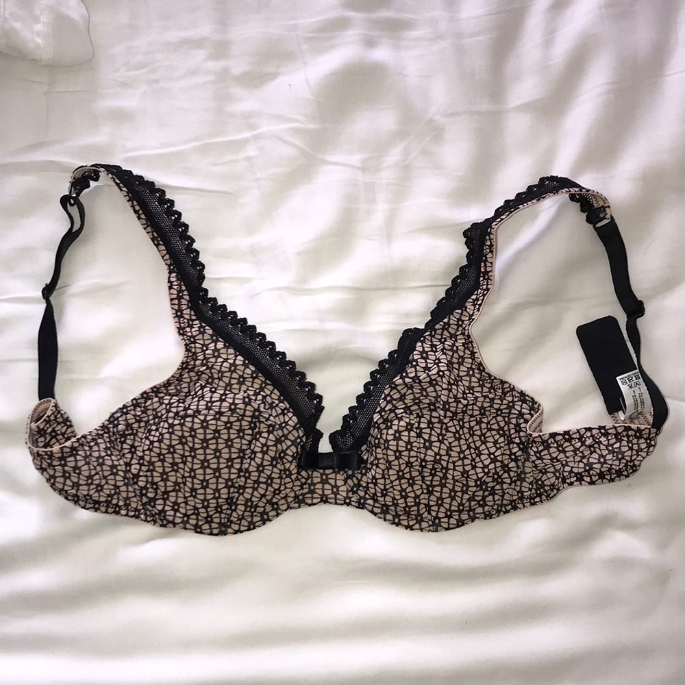 NWOT LOU underwire 34B light pink w black lace